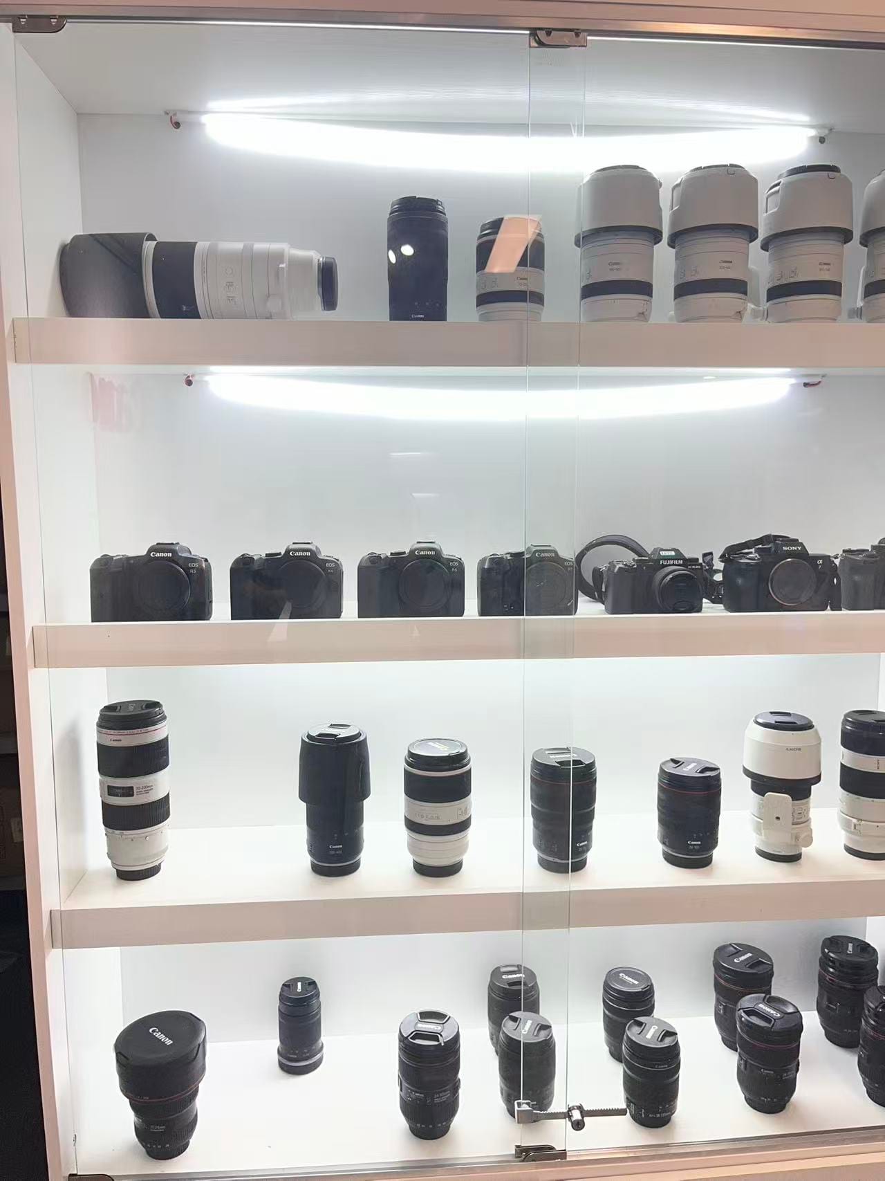 门店器材展示柜全貌